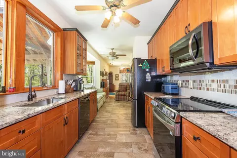Kitchen - 1601 Michael Ryan Ct, Pasadena, MD 21122 photo 2 of 4
