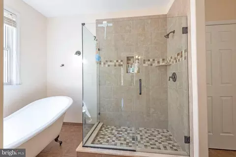 Bath - 1601 Michael Ryan Ct, Pasadena, MD 21122 photo 2 of 4