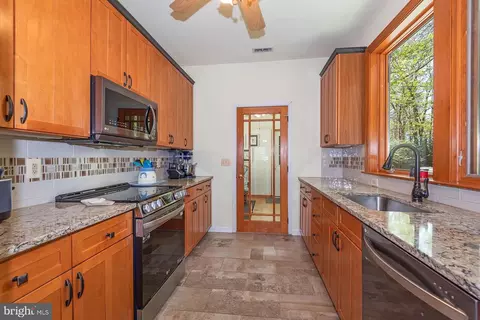 Kitchen - 1601 Michael Ryan Ct, Pasadena, MD 21122 photo 1 of 4