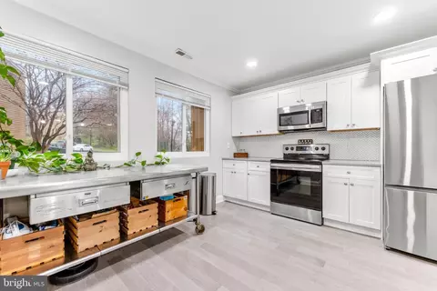 Kitchen - 1116 Commanders Way S, Annapolis, MD 21409 photo 4 of 8