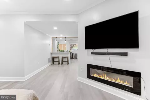 Living - 1116 Commanders Way S, Annapolis, MD 21409 photo 3 of 3