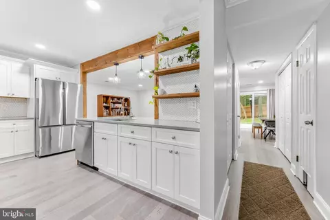 Dining - 1116 Commanders Way S, Annapolis, MD 21409 photo 2 of 4