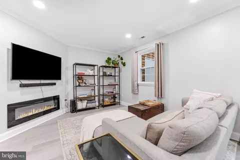 Living - 1116 Commanders Way S, Annapolis, MD 21409 photo 2 of 3
