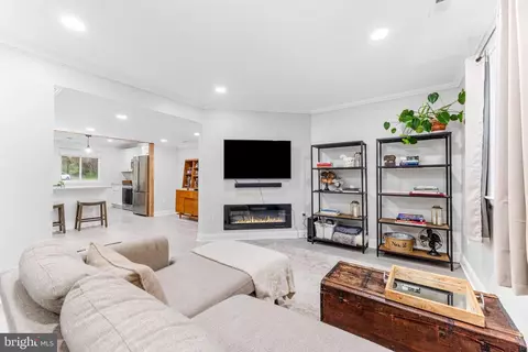 Living - 1116 Commanders Way S, Annapolis, MD 21409 photo 1 of 3