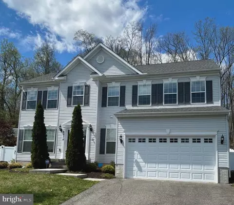 8014 Leeland Dr, Pasadena, MD 21122