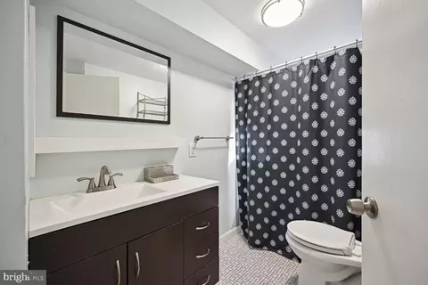Bath - 770 Windgate Dr, Annapolis, MD 21409 photo 3 of 3