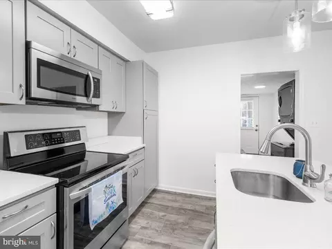 Kitchen - 7772 Outing Ave, Pasadena, MD 21122 photo 3 of 4