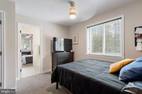 Bedroom - 141 North Dr, Pasadena, MD 21122 photo 15 of 18