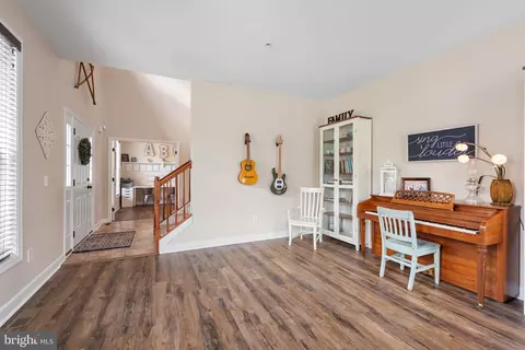 Dining - 141 North Dr, Pasadena, MD 21122 photo 7 of 8