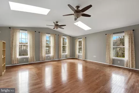 Living - 3033 Pike Dr, Riva, MD 21140 photo 4 of 6