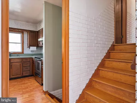 Entry Way - 1862 Potomac Rd, Pasadena, MD 21122 photo 2 of 2
