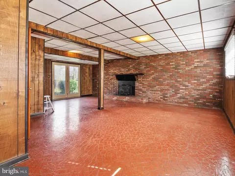 Living - 1862 Potomac Rd, Pasadena, MD 21122 photo 1 of 1