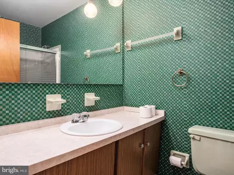 Bath - 1862 Potomac Rd, Pasadena, MD 21122 photo 1 of 2