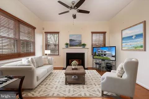 Living - 3651 6th Ave, Edgewater, MD 21037 photo 1 of 4