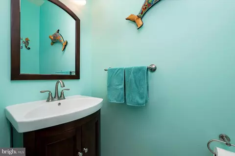 Bath - 3651 6th Ave, Edgewater, MD 21037 photo 1 of 3