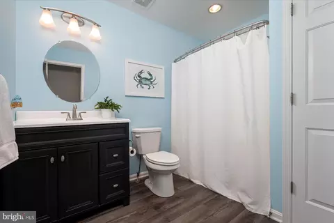 Bath - 3651 6th Ave, Edgewater, MD 21037 photo 3 of 3