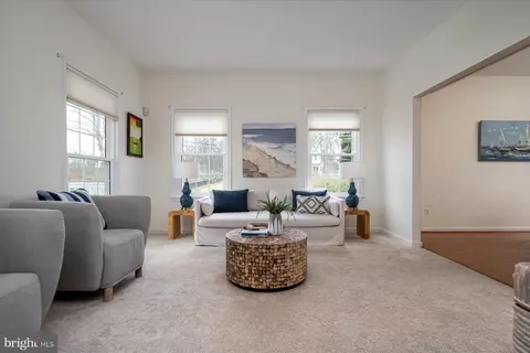 Living - 3651 6th Ave, Edgewater, MD 21037 photo 2 of 4