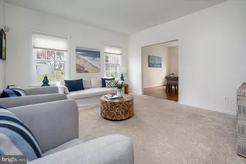 Living - 3651 6th Ave, Edgewater, MD 21037 photo 3 of 4