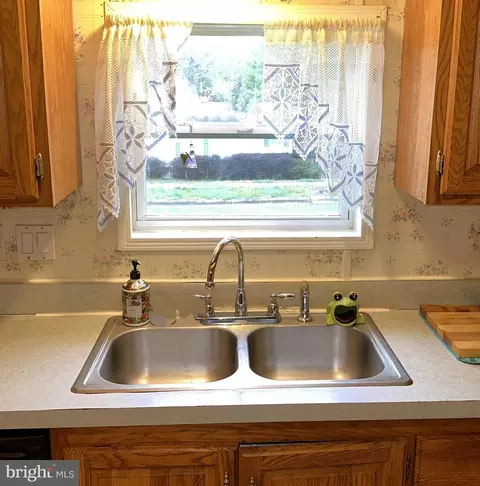 483 Keith Rd, Lothian, MD 20711 photo 6