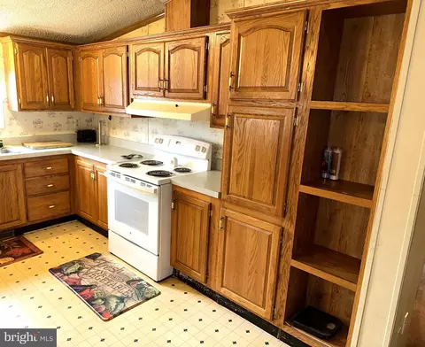483 Keith Rd, Lothian, MD 20711 photo 3