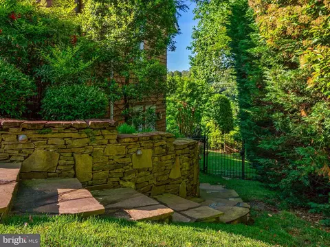 Exterior - 823 Coachway, Annapolis, MD 21401 photo 5 of 22