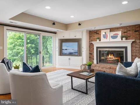 Living - 823 Coachway, Annapolis, MD 21401 photo 9 of 11