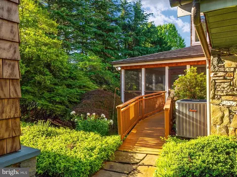 Exterior - 823 Coachway, Annapolis, MD 21401 photo 3 of 22