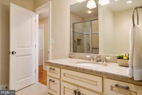 Bath - 823 Coachway, Annapolis, MD 21401 photo 5 of 5