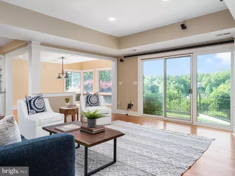 Living - 823 Coachway, Annapolis, MD 21401 photo 10 of 11