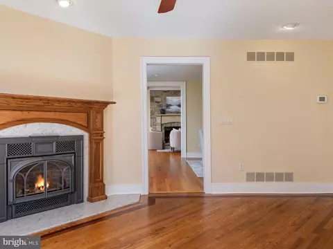 Living - 823 Coachway, Annapolis, MD 21401 photo 4 of 11