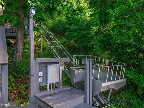 Exterior - 823 Coachway, Annapolis, MD 21401 photo 11 of 22