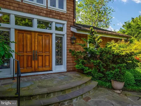 Exterior - 823 Coachway, Annapolis, MD 21401 photo 7 of 22