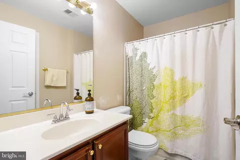 Bath - 2103 Jolie Pl, Crofton, MD 21114 photo 2 of 7