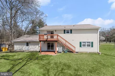 Exterior - 554 Cardinal Dr, Pasadena, MD 21122 photo 9 of 17