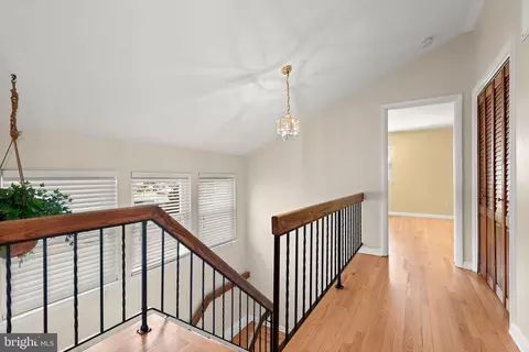 Entry Way - 554 Cardinal Dr, Pasadena, MD 21122 photo 3 of 3
