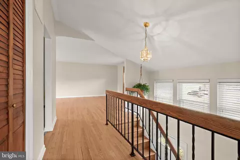 Entry Way - 554 Cardinal Dr, Pasadena, MD 21122 photo 2 of 3