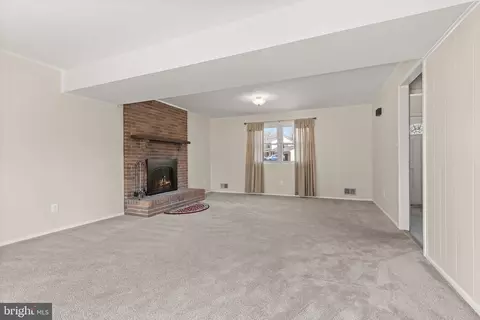 Living - 554 Cardinal Dr, Pasadena, MD 21122 photo 3 of 10