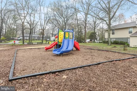 View/Area - 554 Cardinal Dr, Pasadena, MD 21122 photo 2 of 13