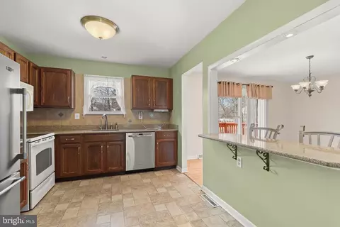 Kitchen - 554 Cardinal Dr, Pasadena, MD 21122 photo 1 of 6