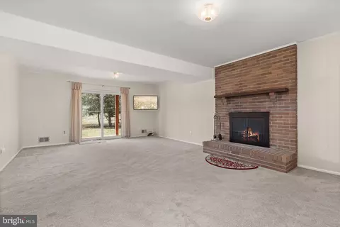 Living - 554 Cardinal Dr, Pasadena, MD 21122 photo 2 of 10