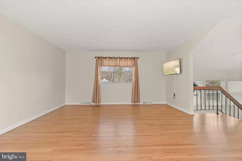 Living - 554 Cardinal Dr, Pasadena, MD 21122 photo 8 of 10