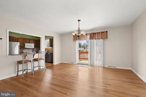 Dining - 554 Cardinal Dr, Pasadena, MD 21122 photo 2 of 2