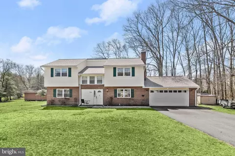 Exterior - 554 Cardinal Dr, Pasadena, MD 21122 photo 2 of 17