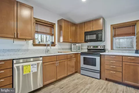 Kitchen - 4924 Kellam Rd, Shady Side, MD 20764 photo 6 of 7