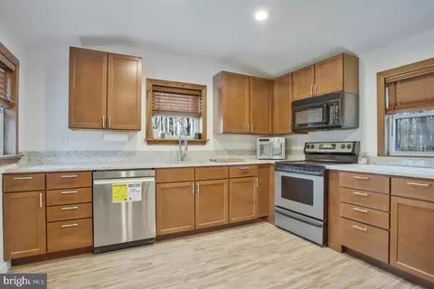 Kitchen - 4924 Kellam Rd, Shady Side, MD 20764 photo 5 of 7