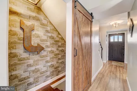 Entry Way - 3531 Brickwall Ln, Pasadena, MD 21122 photo 2 of 3