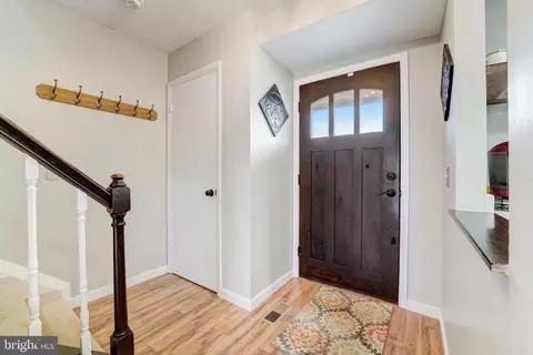 Entry Way - 3531 Brickwall Ln, Pasadena, MD 21122 photo 1 of 3