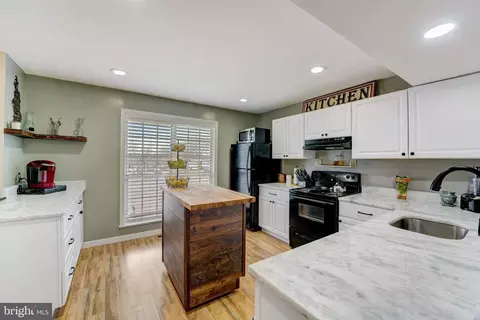 Kitchen - 3531 Brickwall Ln, Pasadena, MD 21122 photo 2 of 4