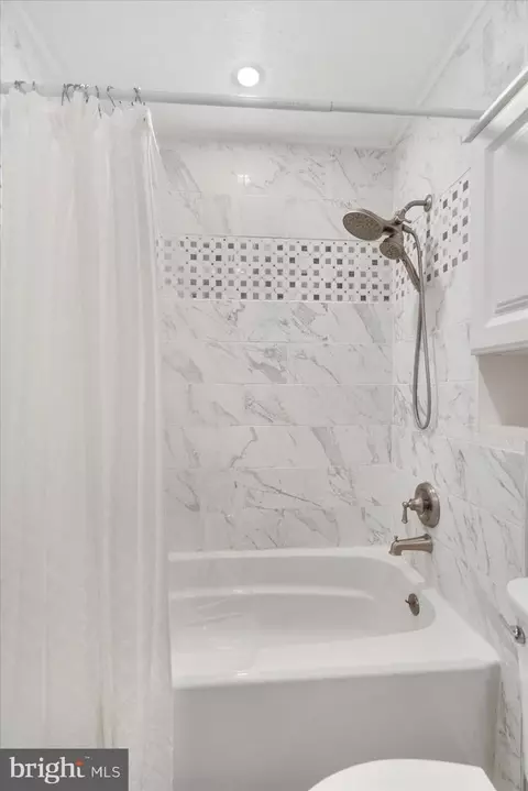 Bath - 64 Bar Harbor Rd, Pasadena, MD 21122 photo 5 of 5