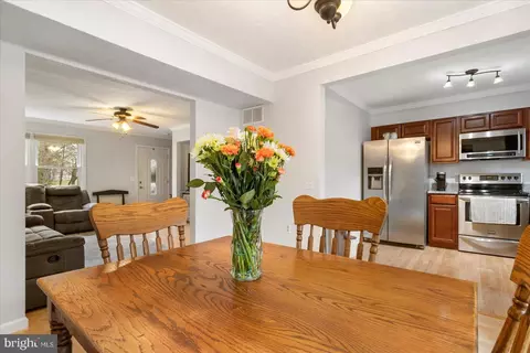Dining - 64 Bar Harbor Rd, Pasadena, MD 21122 photo 3 of 4